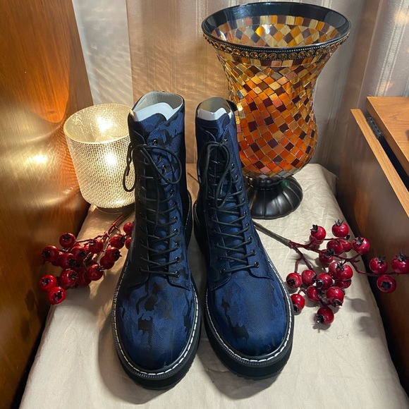 Kendall + Kylie blue and black velvet pattern - Picture 2 of 5